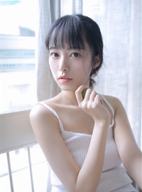 =清纯白嫩美女性感吊带私密福利写真图片(4)